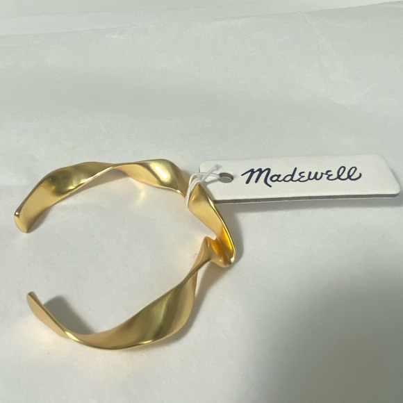 ⬇️🔴 MADEWELL gold plated twisted artisan bangle bracelet - Picture 3 of 10